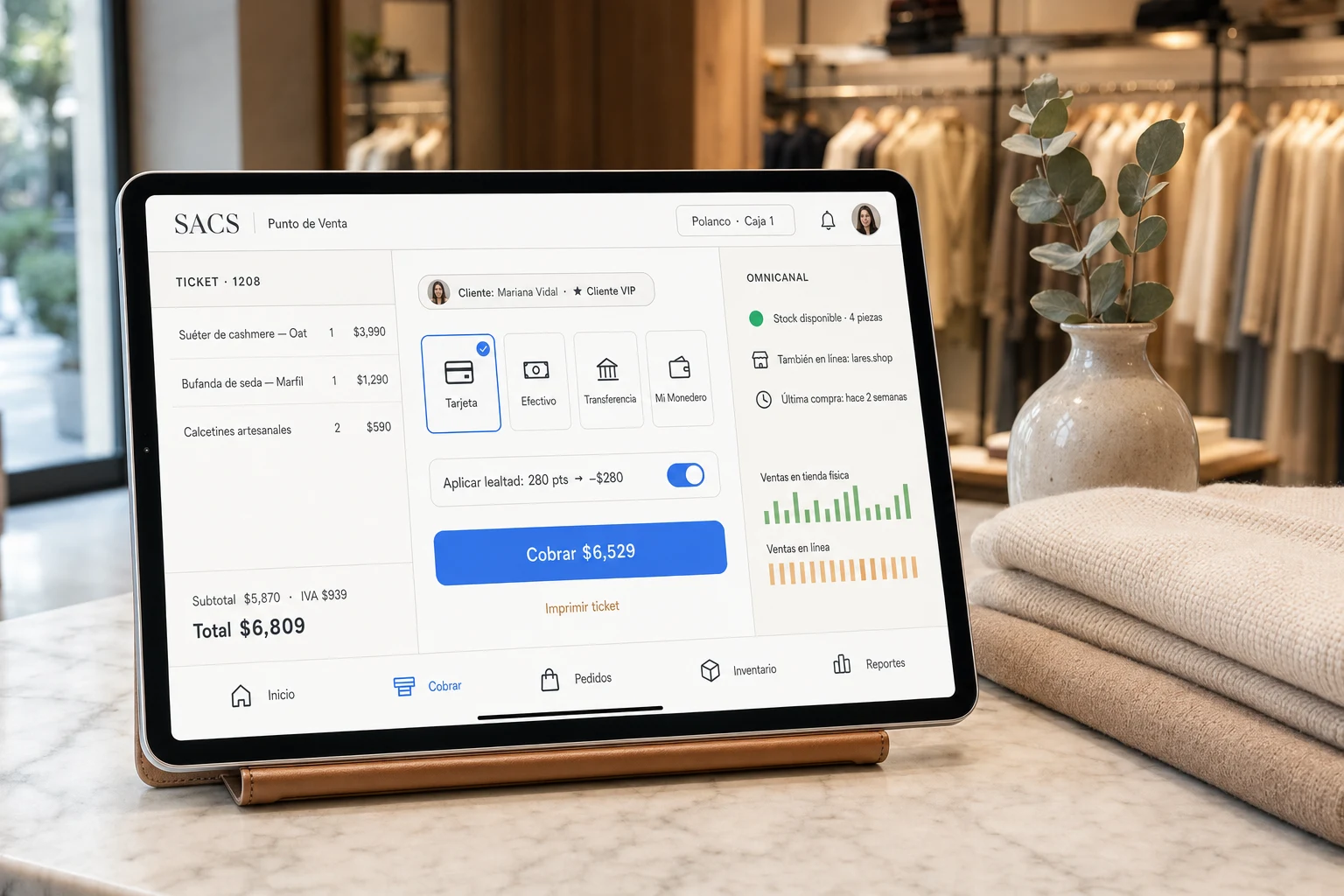 iPad con SACS Punto de Venta cobrando un ticket en boutique con panel omnicanal