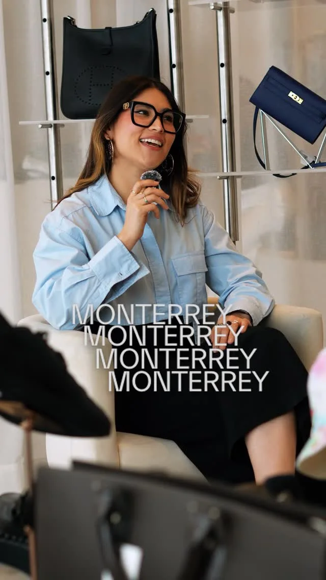 Conversación en la sucursal de Vende Tu Clóset en Monterrey, con bolsas Hermès al fondo